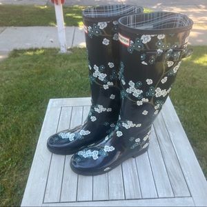 Hunter Refined Blossom Print Tall Gloss Boot, Size 7
